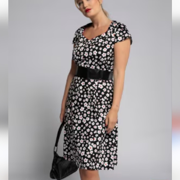 Black and White Floral Belted Dress By Coco and Tashi Size XL- 12 - Picture 14 of 15